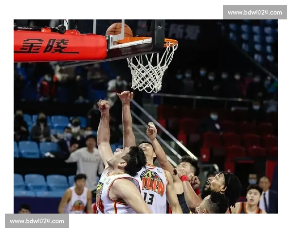 篮球压哨球瞬间定胜负背后的热血与奇迹故事传奇与梦想交织的舞台 - 副本 (2)