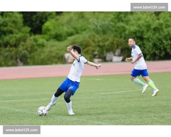 精彩足球赛事汇总分析 各大联赛动态与国际比赛热点一览