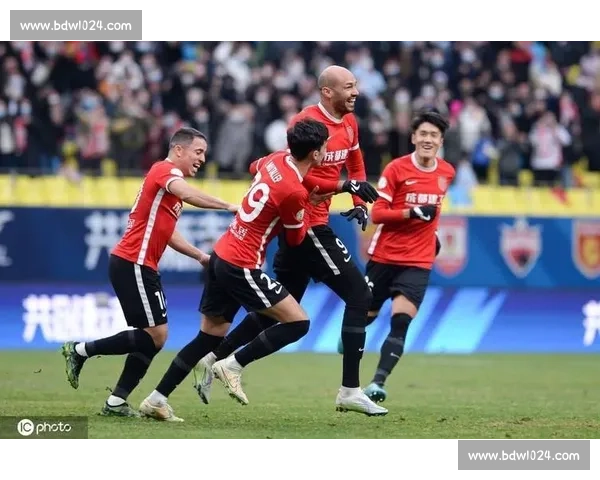 联赛进入白热化阶段多队角逐足球争冠形势全面解析关键赛程左右最终走向 - 副本